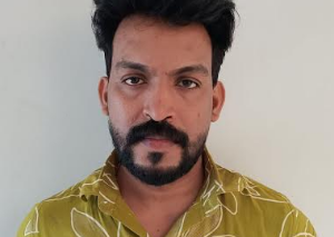 അതിജീവതയെ  സോഷ്യൽ  മീഡിയയിൽ  വെളുപ്പെടുത്തിയാൾ  അറസ്റ്റിൽ