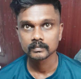  ഓൺലൈൻ ഫുഡ് ഡെലിവെറിയുടെ മറവിൽ ഡ്രൈ ഡേകളിൽ അനധികൃത മദ്യവിൽപന നടത്തുന്നയാളെ പോലീസ് പിടികൂടി